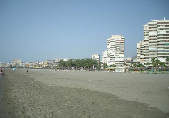playa-el-bajondillo edificios